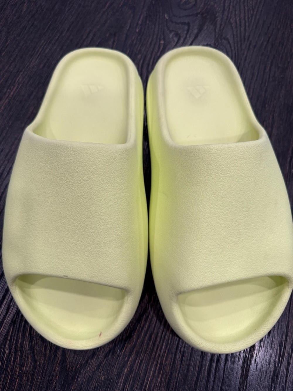 yeezy slide glow green size 10- used